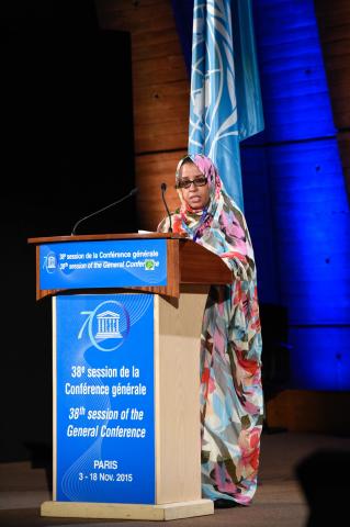 Hindou Mint Ainina Ministre de la Culture devant la 38ème assemble de l'UNESCO
