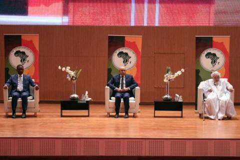 Le Président de la République, son Excellence Monsieur Mohamed Ould Cheikh El Ghazouani, a présidé, mardi, au Centre international des conférences El Mourabitoune, le lancement de la 2ème édition de la Conférence africaine pour la consolidation de la paix. La Conférence, qui se tiendra à Nouakchott, du 8 au 10 février, sera l'occasion d'élaborer des propositions pratiques, de nature à contribuer à la consolidation des liens de coopération entre les différents acteurs publiques et politiques et les initiati
